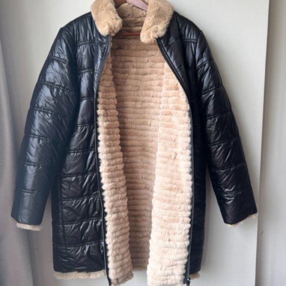 Stylish REVERSIBLE coat with fur by Adrienne Landau. - Picture 2 of 6